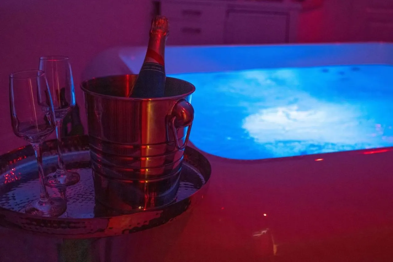 Guest house Les Suites Love 2 Spa Vue Mer Piscine Marseille
