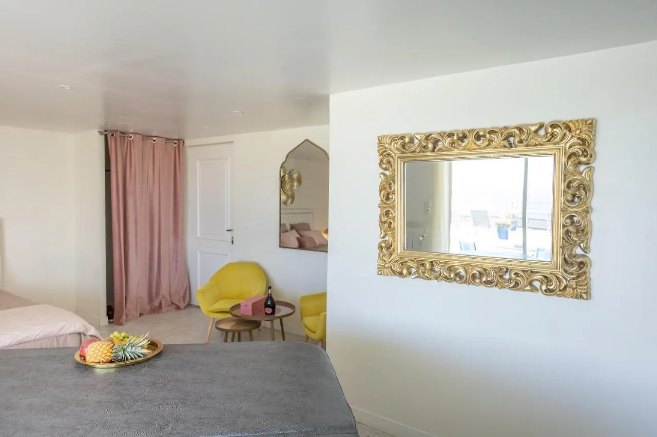 Guest house Les Suites Love 2 Spa Vue Mer Piscine Marseille France