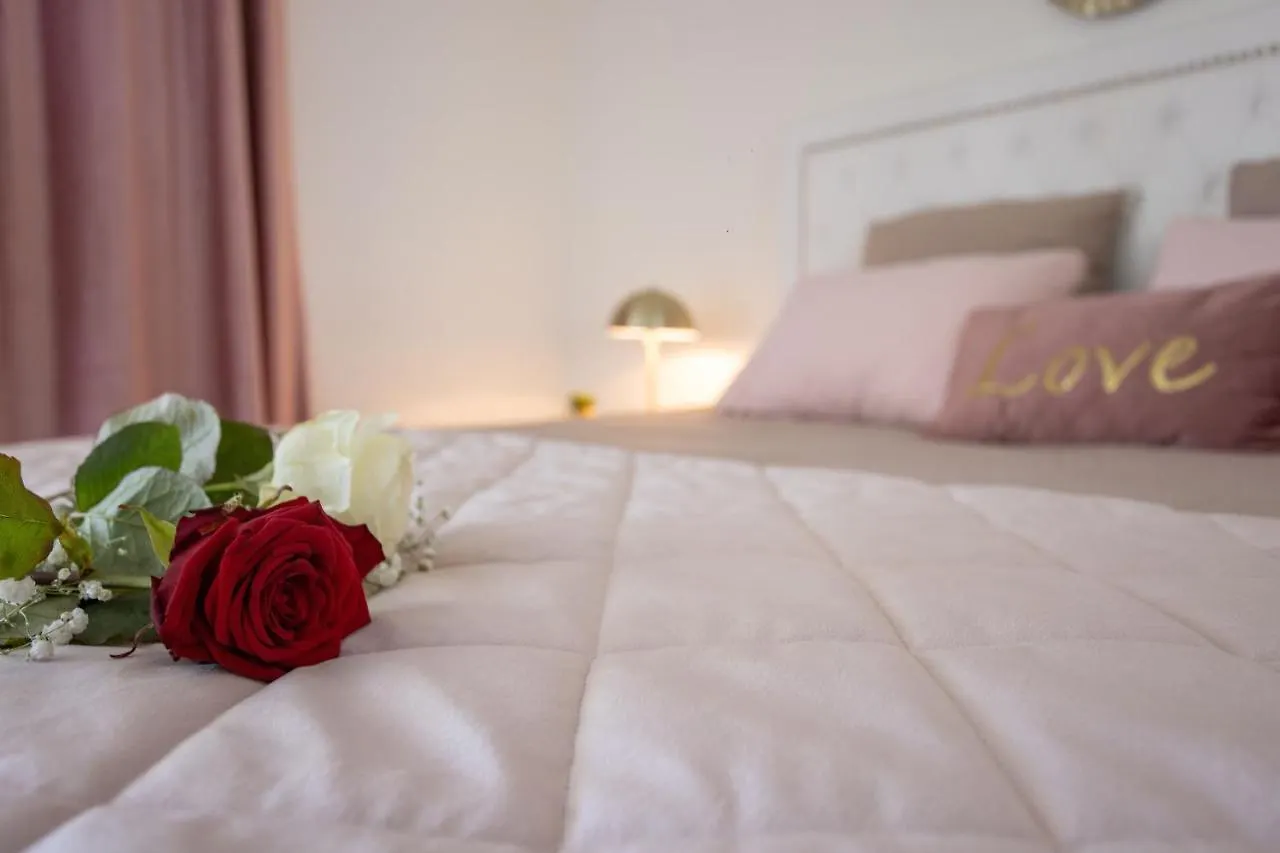 Guest house Les Suites Love 2 Spa Vue Mer Piscine Marseille France